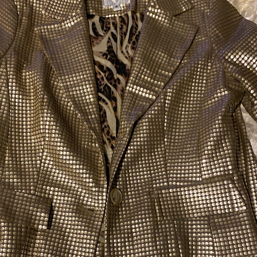 Alberto Makali Gold Blazer & Skirt - Picture 9 of 9